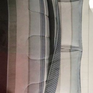 3 pc Comforter and shams  queen/full. Reversible